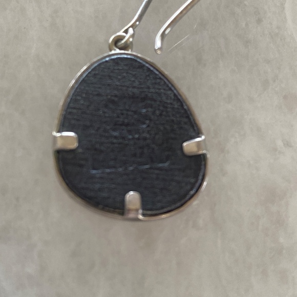 Leather and silver earrings. - Picture 3 of 3